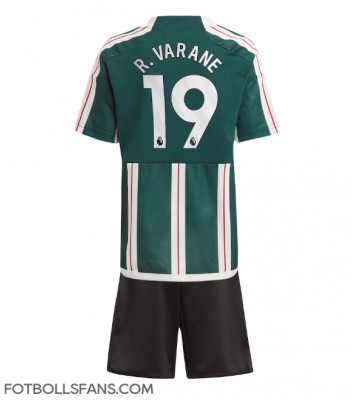 Manchester United Raphael Varane #19 Replika Bortatröja Barn 2023-24 Kortärmad (+ Korta byxor)